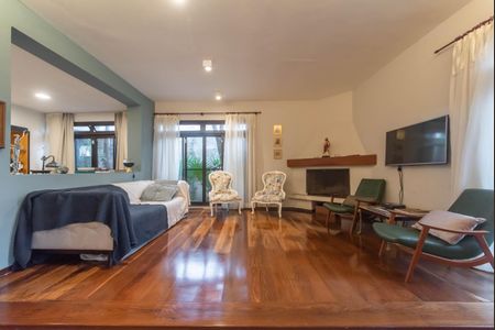 Casa à venda com 240m², 4 quartos e 4 vagasSala