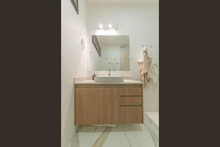 Casa à venda com 240m², 4 quartos e 4 vagasBanheiro