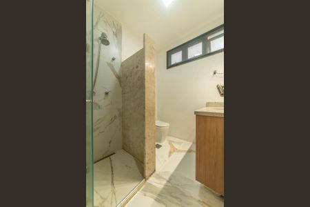 Casa à venda com 240m², 4 quartos e 4 vagasBanheiro da Suíte