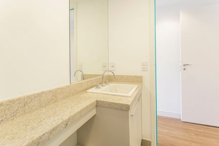 Apartamento à venda com 76m², 2 quartos e 2 vagasBanheiro da Suíte 2