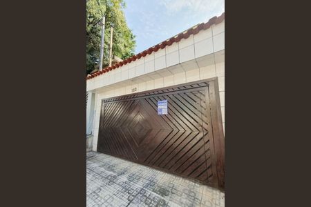 Casa à venda com 150m², 3 quartos e 2 vagas Casa à venda com 150m², 3 quartos e 2 vagasFachada
