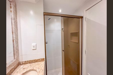 Apartamento à venda com 200m², 2 quartos e 2 vagas Apartamento à venda com 200m², 2 quartos e 2 vagasBanheiro da Suíte