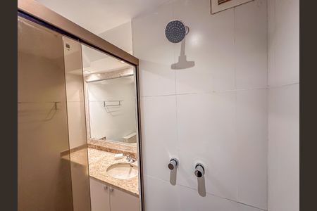 Apartamento à venda com 200m², 2 quartos e 2 vagas Apartamento à venda com 200m², 2 quartos e 2 vagasBanheiro da Suíte