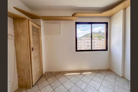 Apartamento à venda com 200m², 2 quartos e 2 vagas Apartamento à venda com 200m², 2 quartos e 2 vagasSuíte