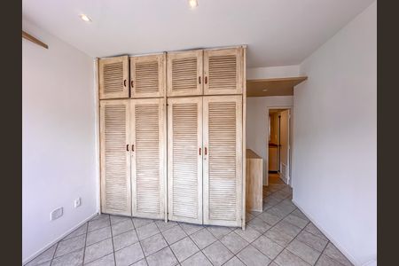 Apartamento à venda com 200m², 2 quartos e 2 vagas Apartamento à venda com 200m², 2 quartos e 2 vagasSuíte