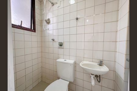 Apartamento à venda com 200m², 2 quartos e 2 vagas Apartamento à venda com 200m², 2 quartos e 2 vagasBanheiro de Serviço