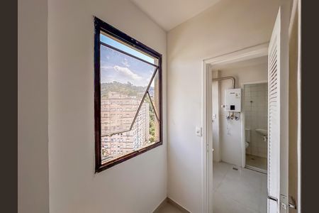 Apartamento à venda com 200m², 2 quartos e 2 vagas Apartamento à venda com 200m², 2 quartos e 2 vagasQuarto de Serviço