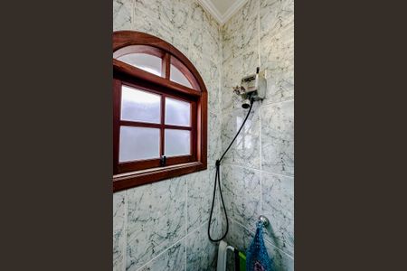 Casa à venda com 100m², 3 quartos e 2 vagasBanheiro 2