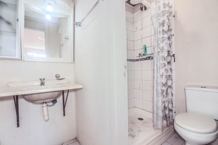 Casa de condomínio à venda com 107m², 4 quartos e 2 vagas Casa de condomínio à venda com 107m², 4 quartos e 2 vagasBanheiro da Suíte