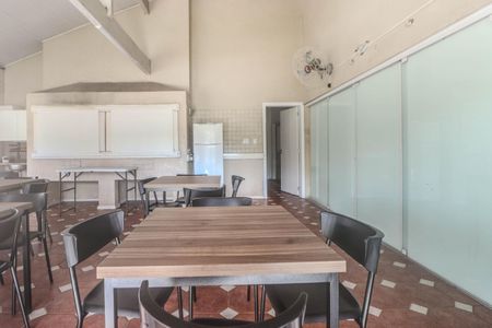 Casa de condomínio à venda com 107m², 4 quartos e 2 vagas Casa de condomínio à venda com 107m², 4 quartos e 2 vagasÁrea comum - Salão de festas