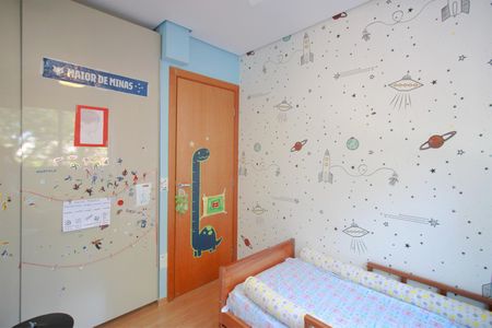 Apartamento à venda com 120m², 3 quartos e 4 vagasQuarto 2