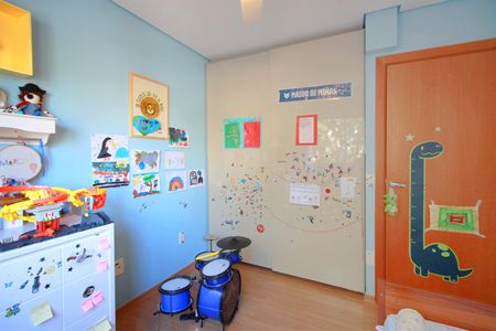 Apartamento à venda com 120m², 3 quartos e 4 vagasQuarto 2