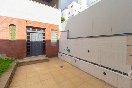 Casa à venda com 240m², 5 quartos e 3 vagasÁrea de Serviço