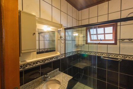 Casa à venda com 240m², 5 quartos e 3 vagasBanheiro 1