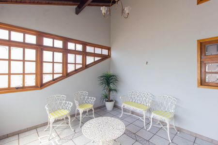 Casa à venda com 240m², 5 quartos e 3 vagasSala 2