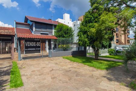 Casa à venda com 240m², 5 quartos e 3 vagasFachada