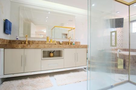 Casa à venda com 290m², 4 quartos e 5 vagasBanheiro da Suíte 4