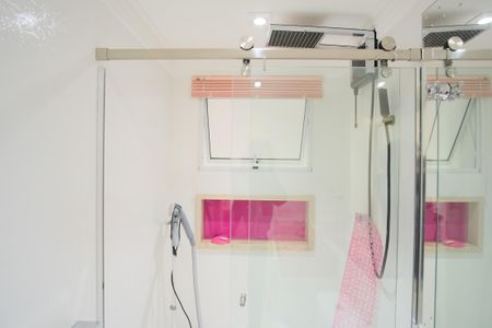 Casa à venda com 290m², 4 quartos e 5 vagasBanheiro da Suíte 1