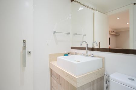 Casa à venda com 290m², 4 quartos e 5 vagasBanheiro da Suíte 2