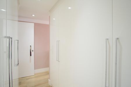 Casa à venda com 290m², 4 quartos e 5 vagasCloset da Suíte 1