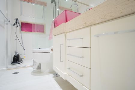 Casa à venda com 290m², 4 quartos e 5 vagasBanheiro da Suíte 1