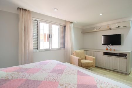 Casa à venda com 290m², 4 quartos e 5 vagasSuíte 2