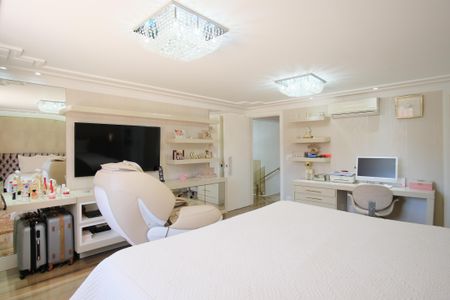 Casa à venda com 290m², 4 quartos e 5 vagasSuíte 4