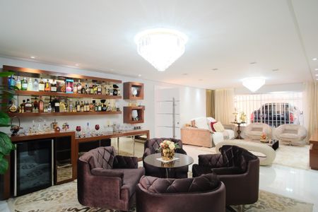 Casa à venda com 290m², 4 quartos e 5 vagasSala