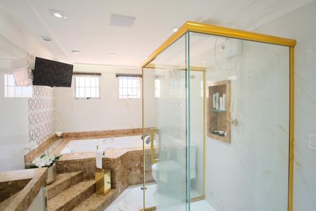 Casa à venda com 290m², 4 quartos e 5 vagasBanheiro da Suíte 4