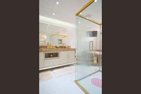 Casa à venda com 290m², 4 quartos e 5 vagasBanheiro da Suíte 4