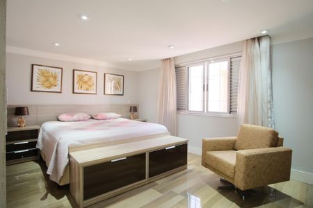 Casa à venda com 290m², 4 quartos e 5 vagasSuíte 2