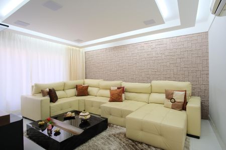 Casa à venda com 290m², 4 quartos e 5 vagasSala de TV