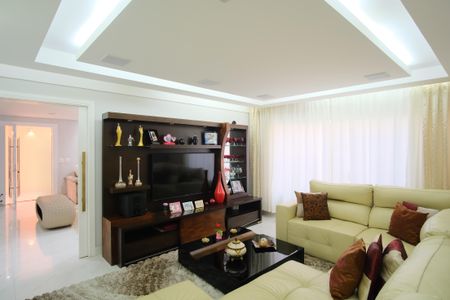 Sala de TV de casa à venda com 4 quartos, 290m² em Vila Carrão, São Paulo