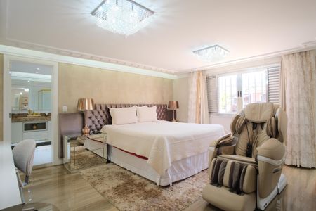 Casa à venda com 290m², 4 quartos e 5 vagasSuíte 4