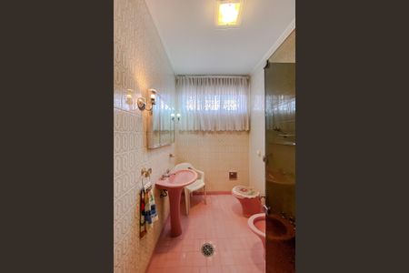 Casa à venda com 268m², 3 quartos e 4 vagasBanheiro Social