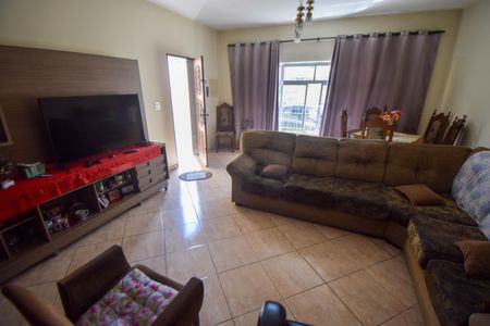 Casa à venda com 280m², 3 quartos e 2 vagasSala