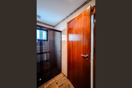 Apartamento à venda com 188m², 4 quartos e 3 vagasBanheiro da Suíte 2