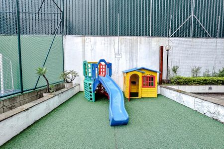 Apartamento à venda com 188m², 4 quartos e 3 vagasÁrea comum - Playground
