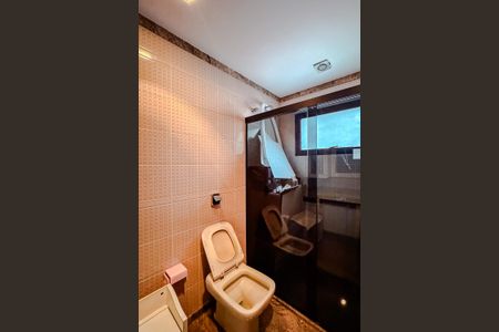 Apartamento à venda com 188m², 4 quartos e 3 vagasBanheiro da Suíte 2