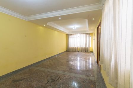 Casa à venda com 248m², 3 quartos e 4 vagasSala