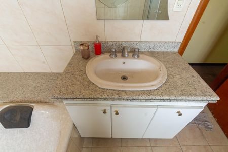 Casa à venda com 248m², 3 quartos e 4 vagasBanheiro - Quarto 1