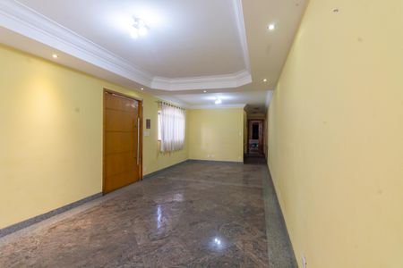 Casa à venda com 248m², 3 quartos e 4 vagasSala