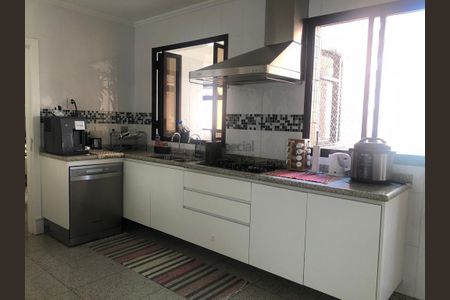 Apartamento à venda com 246m², 4 quartos e 4 vagas