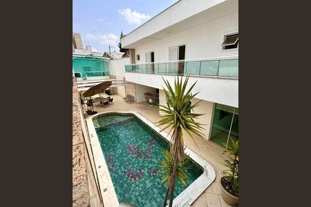 Casa à venda com 233m², 5 quartos e 6 vagas