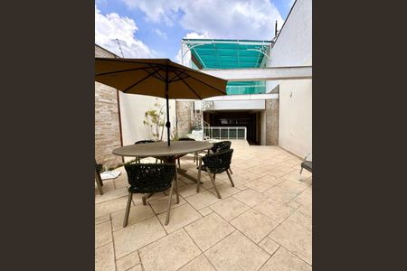 Casa à venda com 233m², 5 quartos e 6 vagas