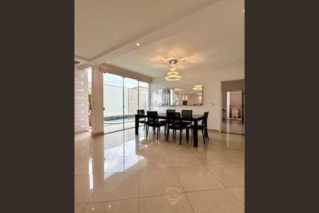 Casa à venda com 233m², 5 quartos e 6 vagas