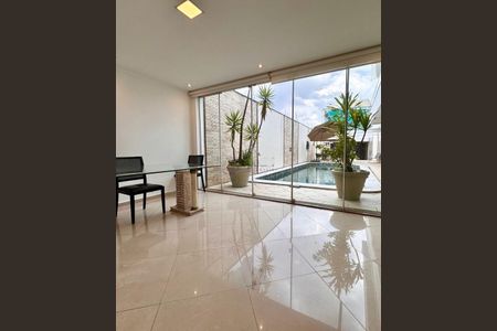 Casa à venda com 233m², 5 quartos e 6 vagas