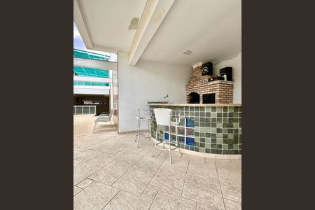 Casa à venda com 233m², 5 quartos e 6 vagas