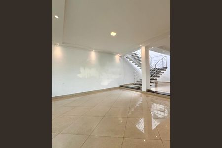 Casa à venda com 233m², 5 quartos e 6 vagas