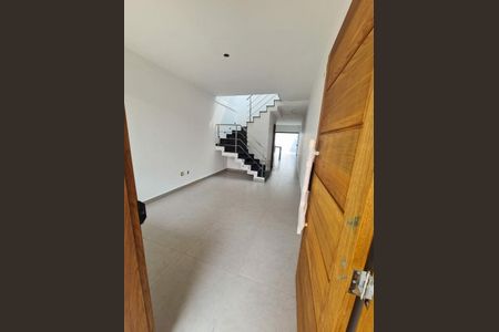 Casa à venda com 105m², 3 quartos e 2 vagas